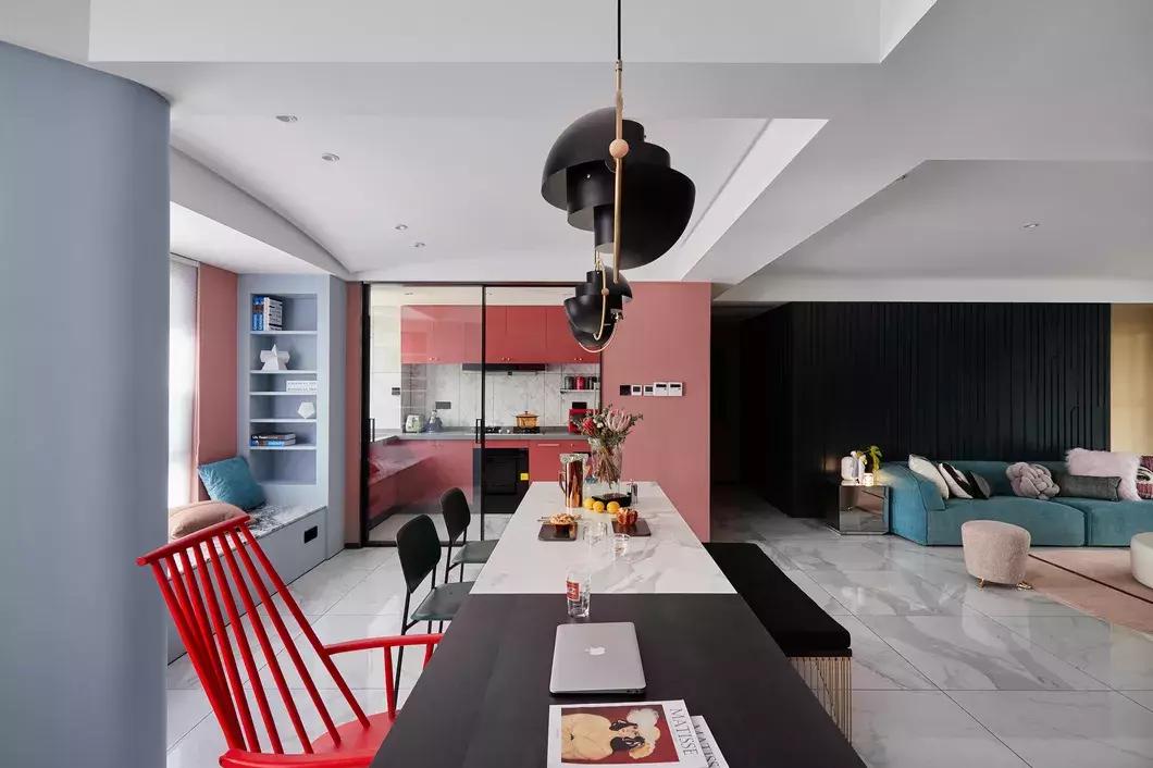 大胆玩“色”，设计也要随性自由