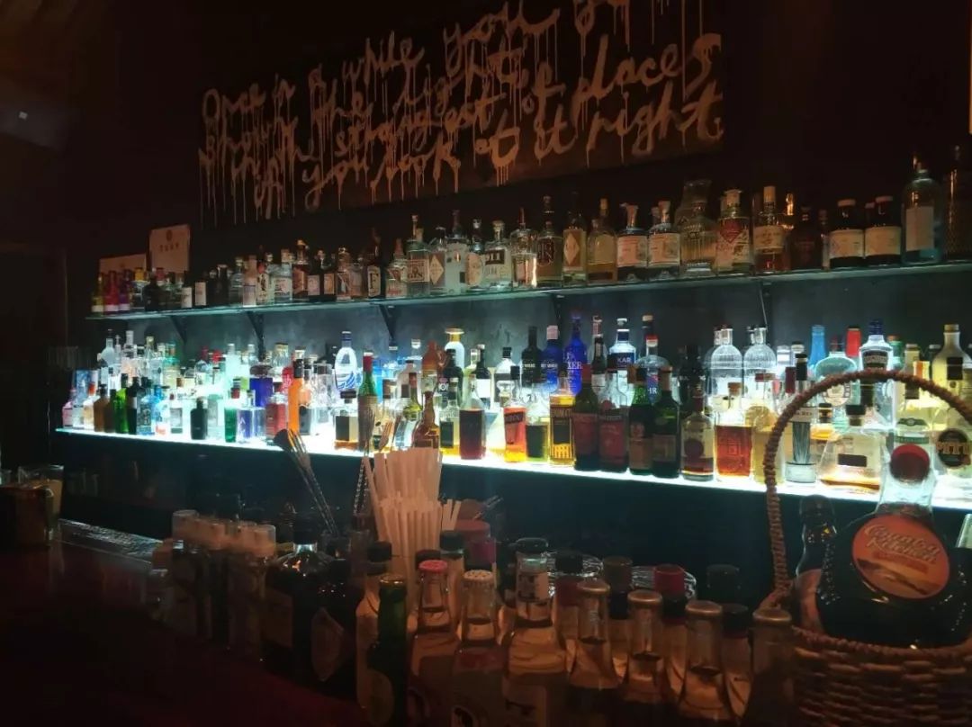 微醺｜“爬梯”落幕、酒劲儿未散，GIN迷去哪续火？