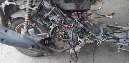 摩托车泡水后打不着火,摩托车亏电打不着火解决方案