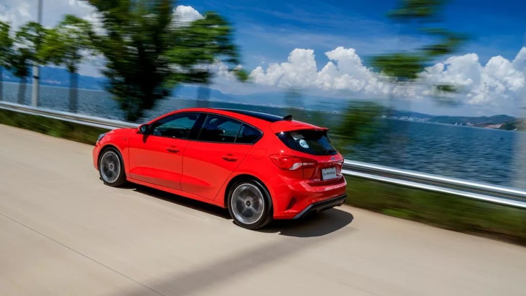 试驾新一代福特福克斯,福特福克斯和思域哪个好