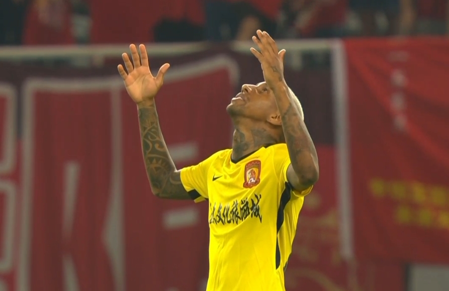 自带1:0属性,卡纳瓦罗对恒大的伤害