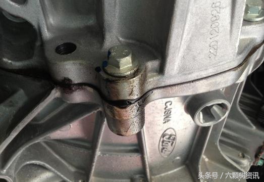 17款福克斯变速箱漏油抖动,福克斯变速箱异响顿挫抖动