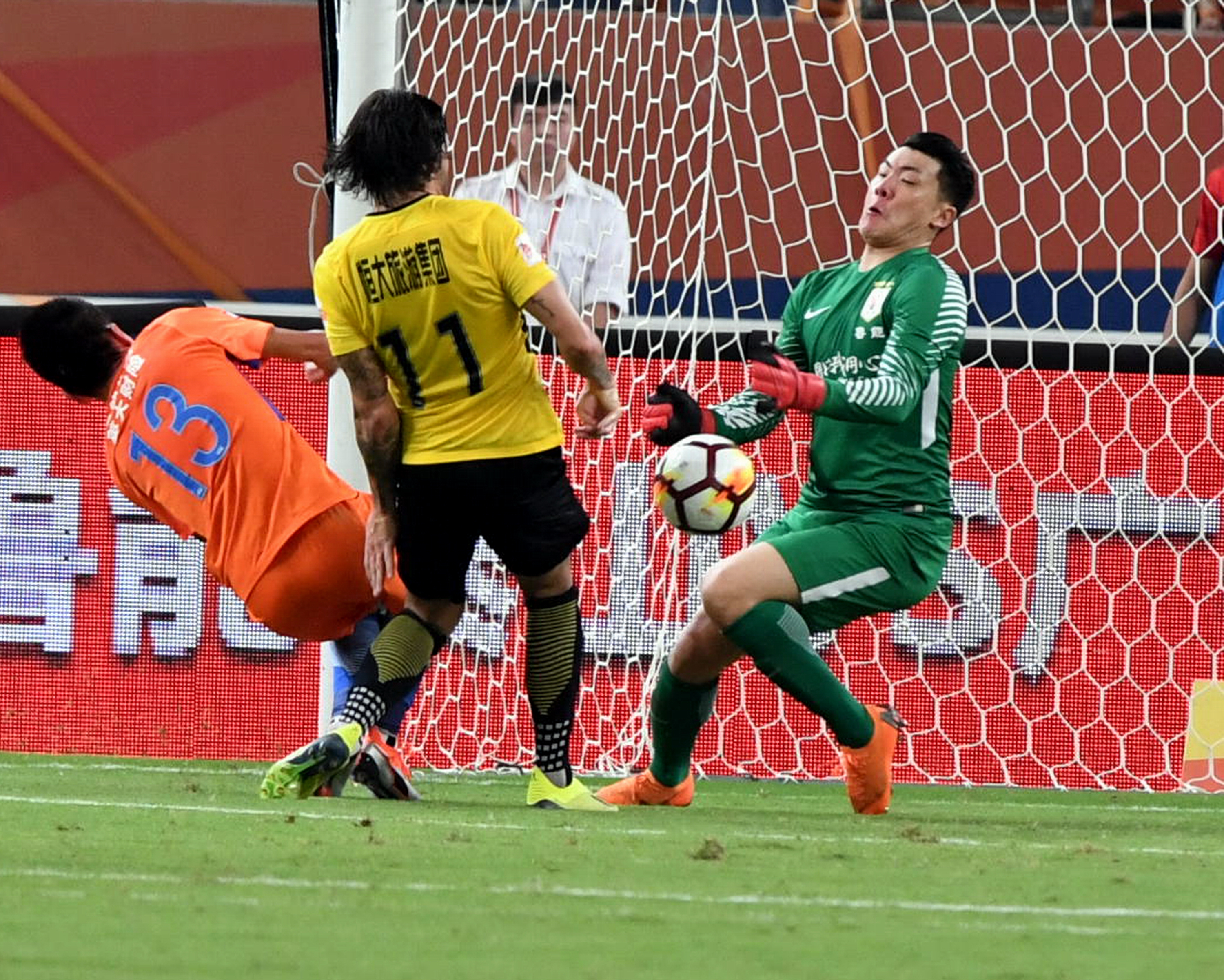 鲁能vs国安足协杯王大雷赛后,王大雷鲁能足协杯首秀