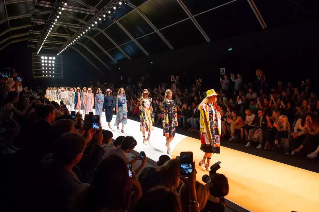 又有一波最新的美鞋美包来了看看我们是否为你种下了一片草原