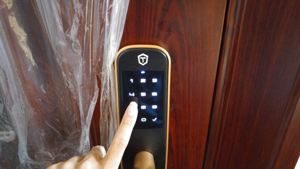 便捷开锁改变生活——金刚鹦鹉T2微信指纹锁体验