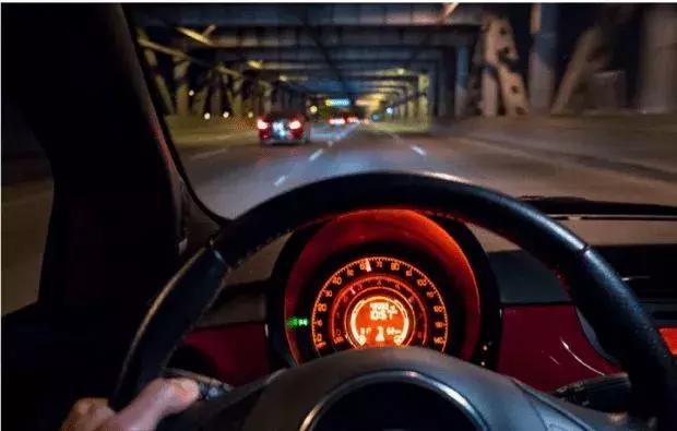 工资4000月供2000左右的车压力大吗,工资4000还1800车贷