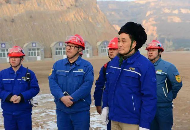 全行业95%都在赔，独他34年无亏损，年净利数十亿，凭啥？