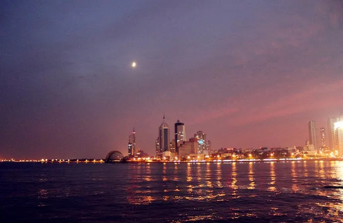 青岛海天中心观景台赏月,青岛黄山村赏月