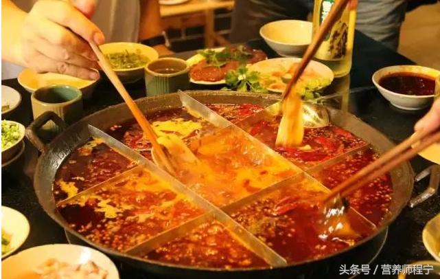 鼻子两边长很大的痘还痛,鼻子两边老是起白痘