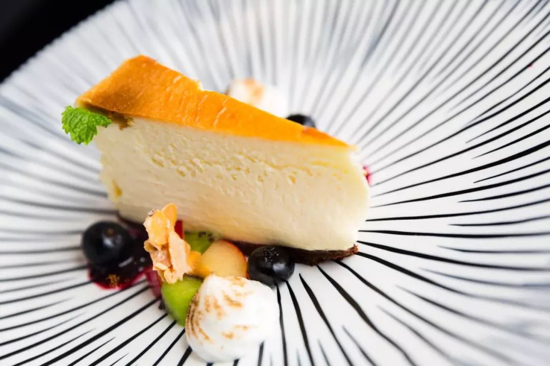 这只“大公鸡”一开业就王炸，5000瓶限量好酒碾压沙雕土豪！