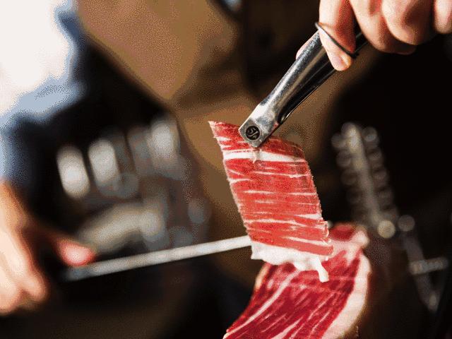 这只“大公鸡”一开业就王炸，5000瓶限量好酒碾压沙雕土豪！