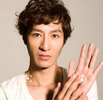 20岁有细纹鱼尾纹和法令纹,去细纹抬头纹法令纹鱼尾纹