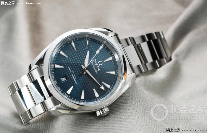 万国和欧米茄哪个走时更准,欧米茄海马300走时准吗