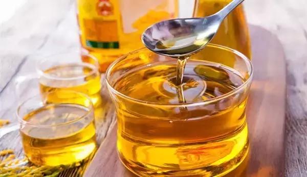 油烟机的废油别扔留下省钱又实用,抽油烟机排出废油可以当花肥料