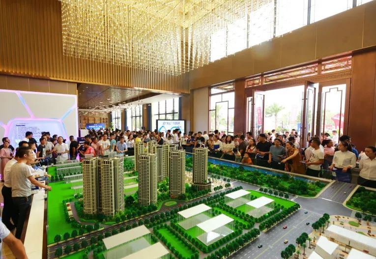 *钟金**领航，武广启航｜*钟金**武广新城营销中心盛大开放！未卖先火！