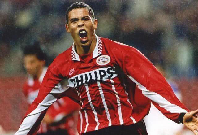 罗纳尔多纪录,罗纳尔多在足球史地位