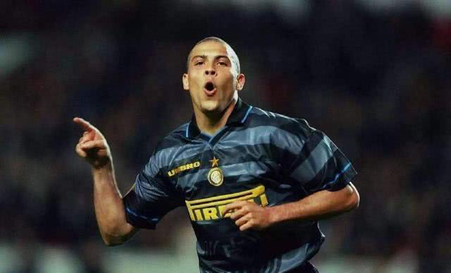 罗纳尔多纪录,罗纳尔多在足球史地位