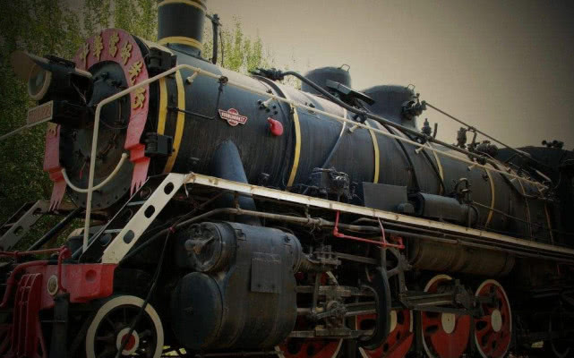 你知道火车是怎么刹车的吗,火车刹车是全部车厢一起刹车吗