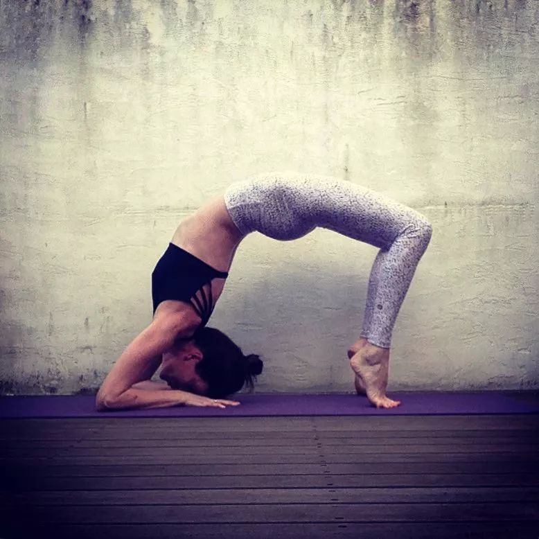 后弯体式能够缓解腰间盘突出，效果好的不得了