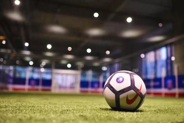 火遍香港尖沙咀、外滩江景环绕……2018魔都新酒吧，潮人新据点！