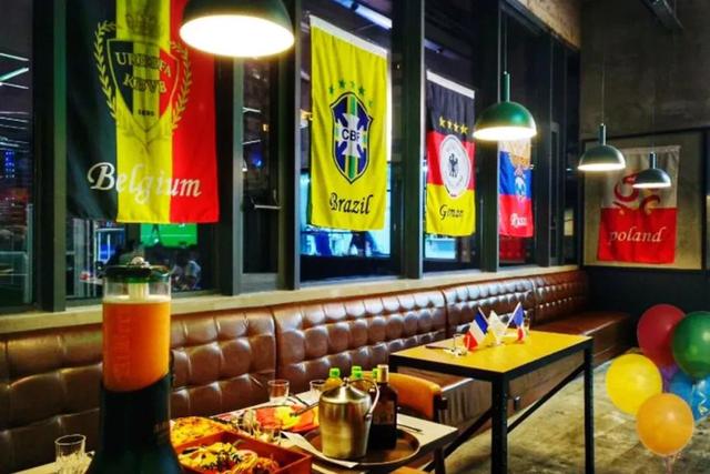 火遍香港尖沙咀、外滩江景环绕……2018魔都新酒吧，潮人新据点！