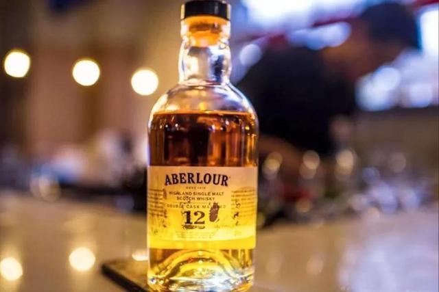 火遍香港尖沙咀、外滩江景环绕……2018魔都新酒吧，潮人新据点！