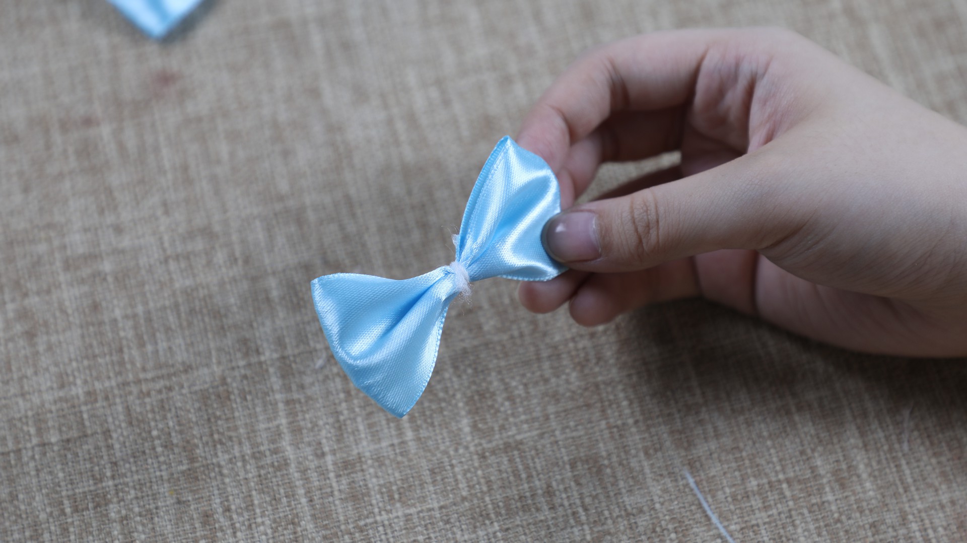 能让你一秒就能学会的蝴蝶结系法,蝴蝶结的系法慢教程不容易散