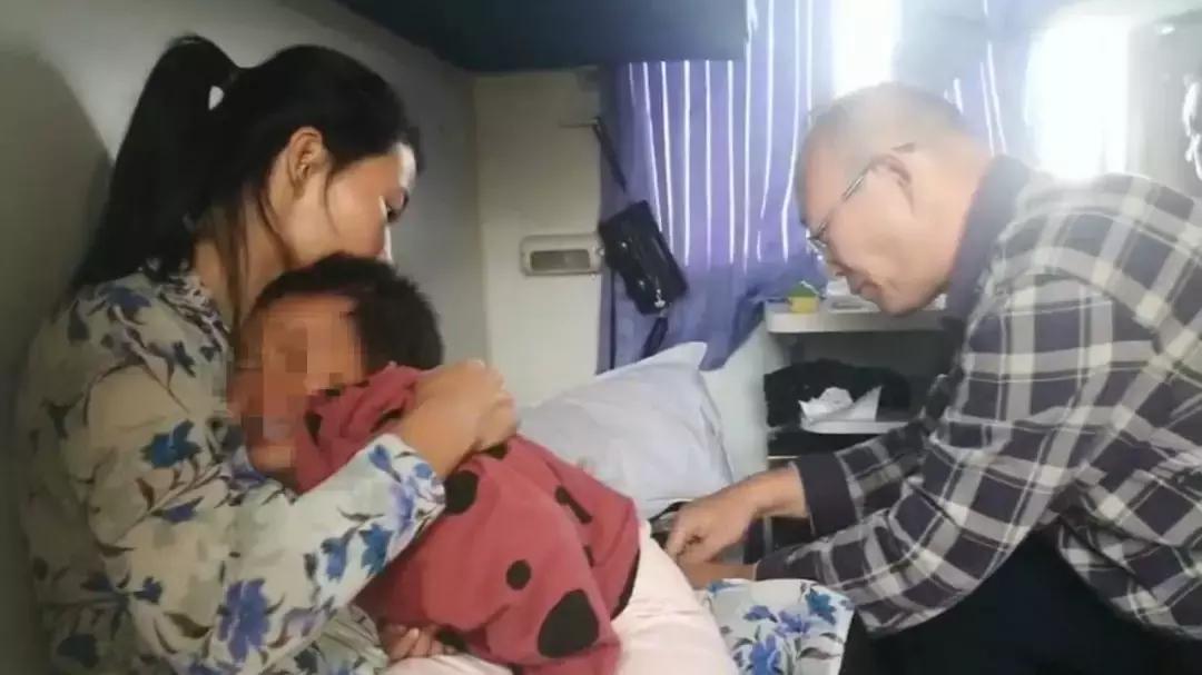 女童发高烧推拿部位,女童高烧抽搐