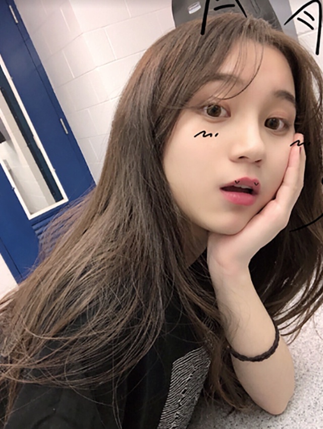 发色秋天显白高级冷棕灰,秋天发色推荐亚麻茶棕