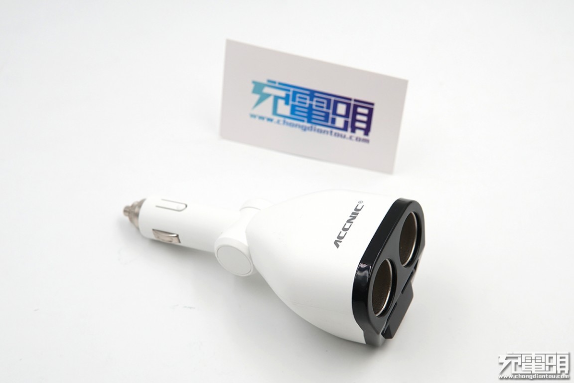 这款车充的设计怎么越看越奇怪