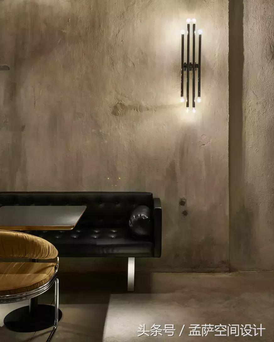 都灵Dash餐厅，工业野兽派与70年代风格的完美结合