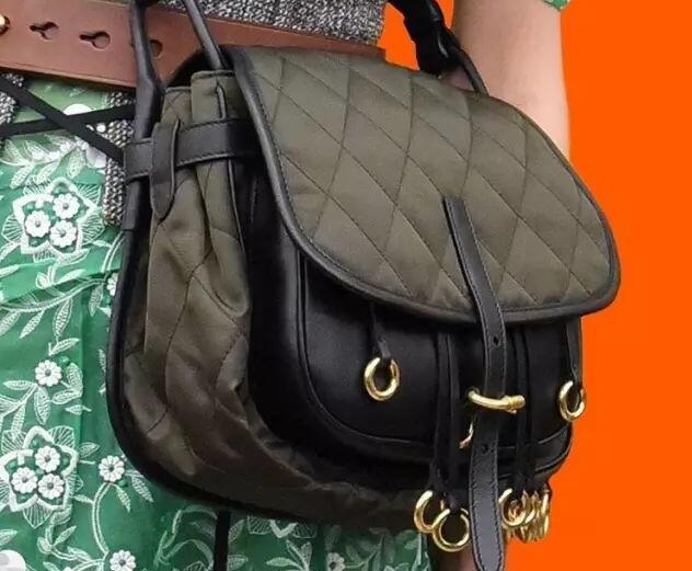 普拉达杀手包有多重,普拉达杀手包有肩带吗