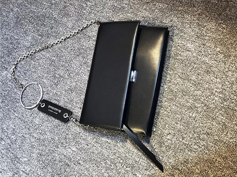 信封包包怎么搭配,信封包包紫色