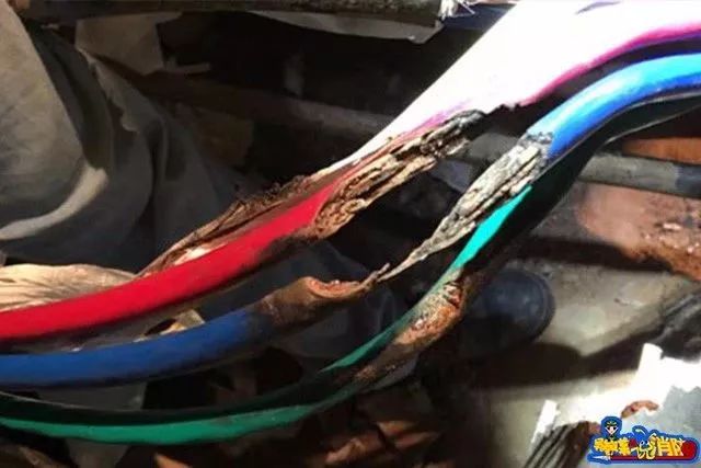 电表箱起火怎么灭,电表箱着火快速灭