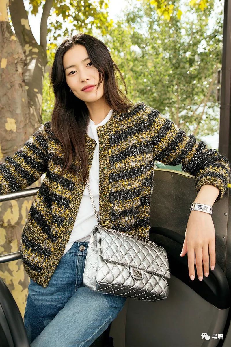 结婚当天适合妈妈背的包推荐,去参加婚礼背什么颜色的包合适