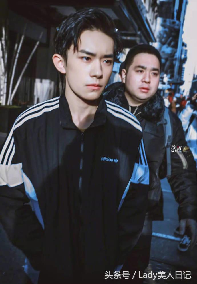 王俊凯芭莎封面,王俊凯芭莎时尚图高清