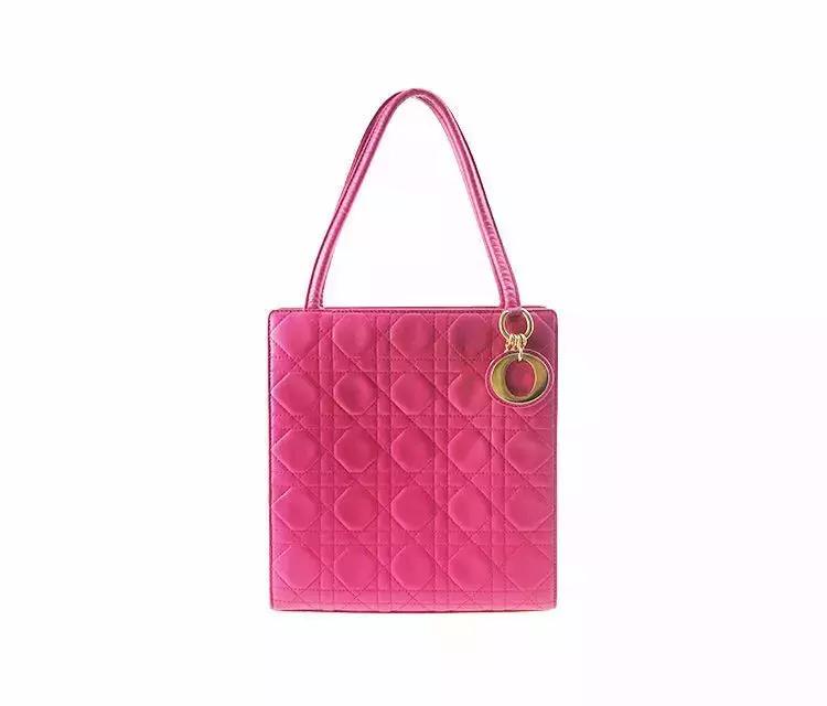 国庆背上小行囊,国庆出游包包里装什么