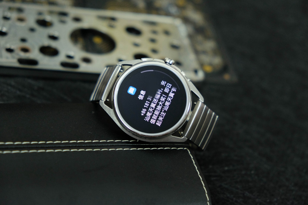 为什么说买阿玛尼手表智商税,苹果手表和阿玛尼哪个好