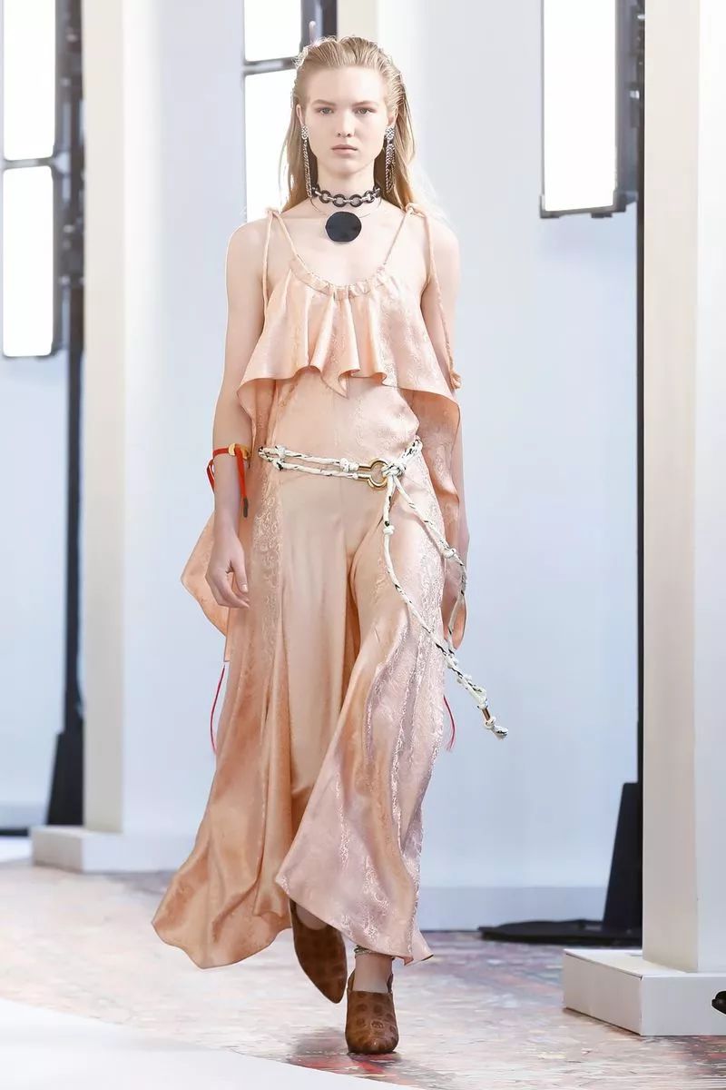 Chloé自由女神开启时尚乌托邦,MaisonMargiela鬼才升级!