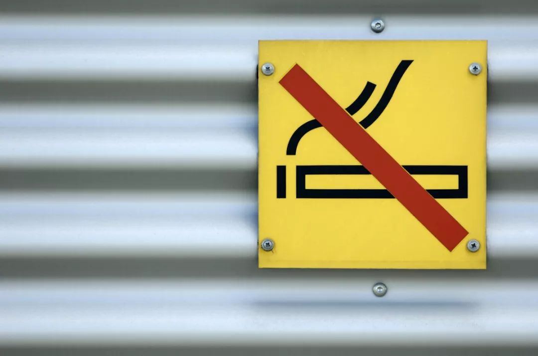 用电子烟伤害大吗,电烟和香烟哪个危害更大