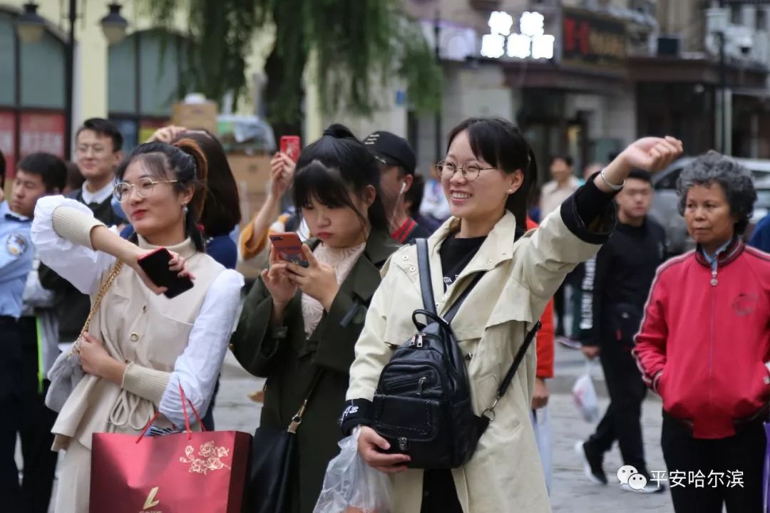 117天15场演出吸引百万市民和游客驻足观看——哈尔滨市公安局“优化营商环境”主题安全文化演出圆满落幕