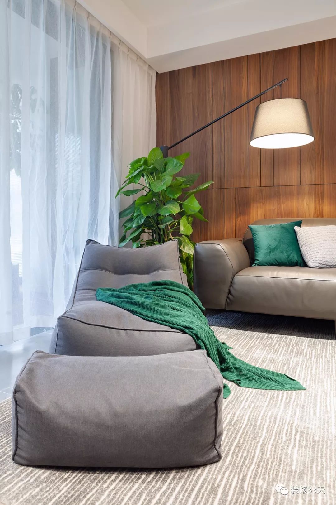 小三房客厅电视书柜一体,80平米两居客厅书房一体