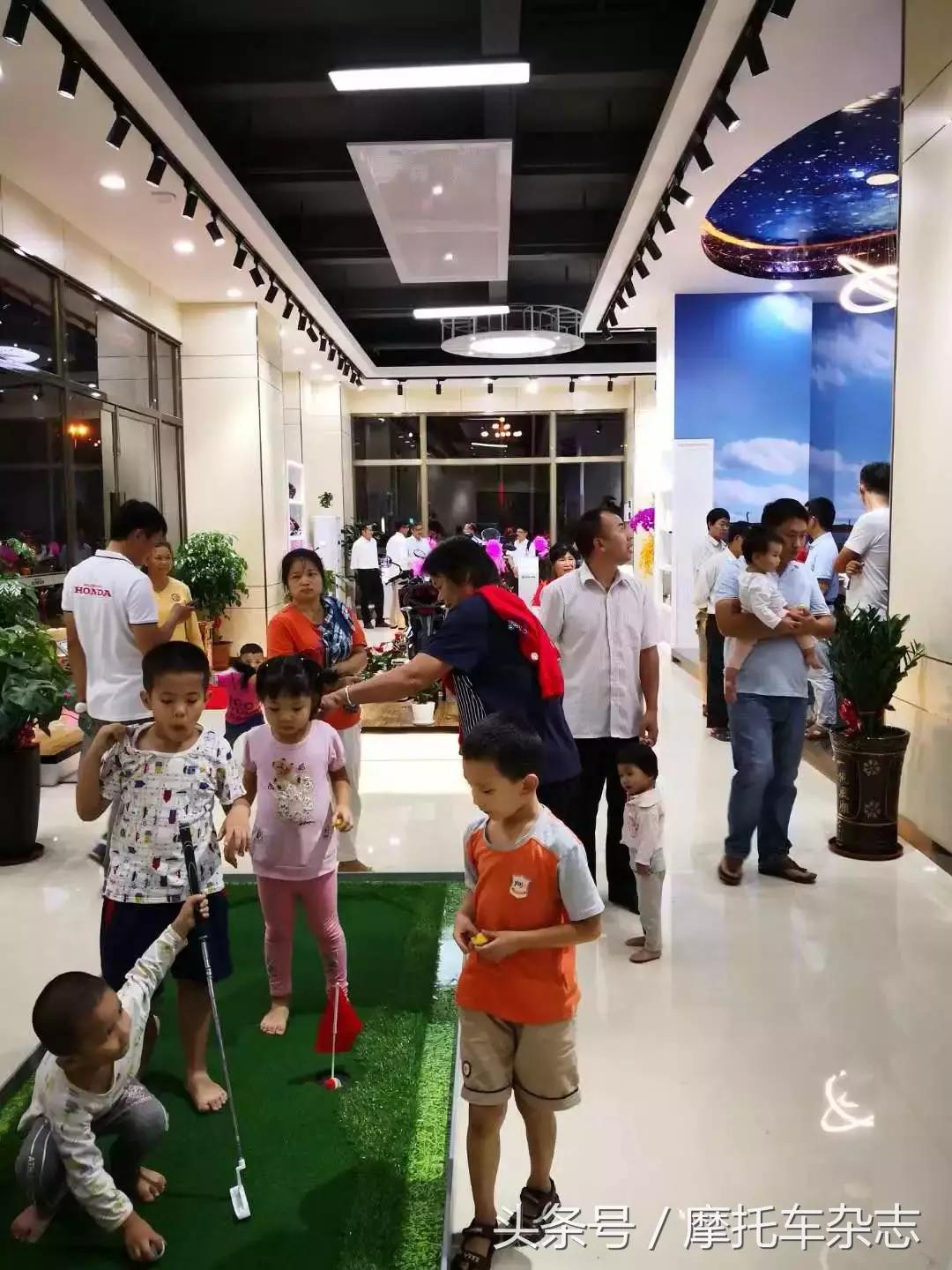 五羊本田乡镇专卖店展示图,五羊本田摩托车全国直营店