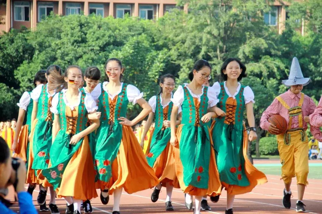 巧绘世界缩影，畅舞运动激情，科中第十届体育文化节盛大开幕