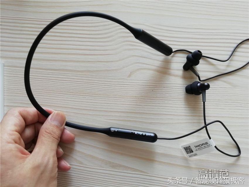 1MOREStylish双动圈颈挂式蓝牙耳机-时尚音乐体验