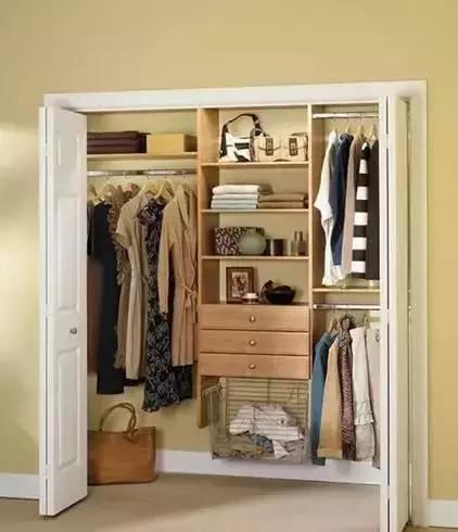 如何在卧室打造衣帽间,怎么在卧室设计一个小衣帽间