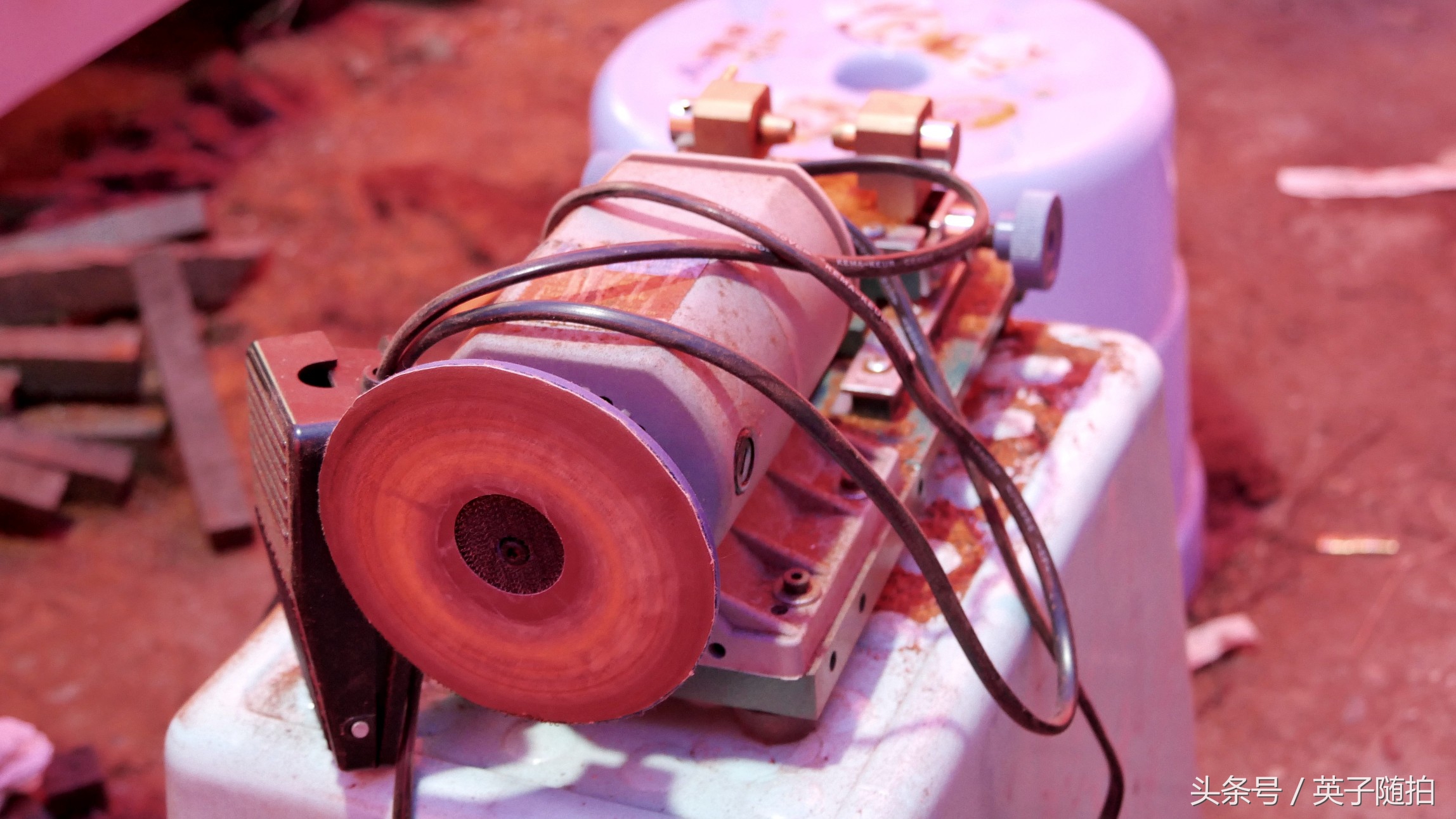 四川渠县：你玩手串吗，古镇三汇来了位帅哥专门加工手串、佛珠