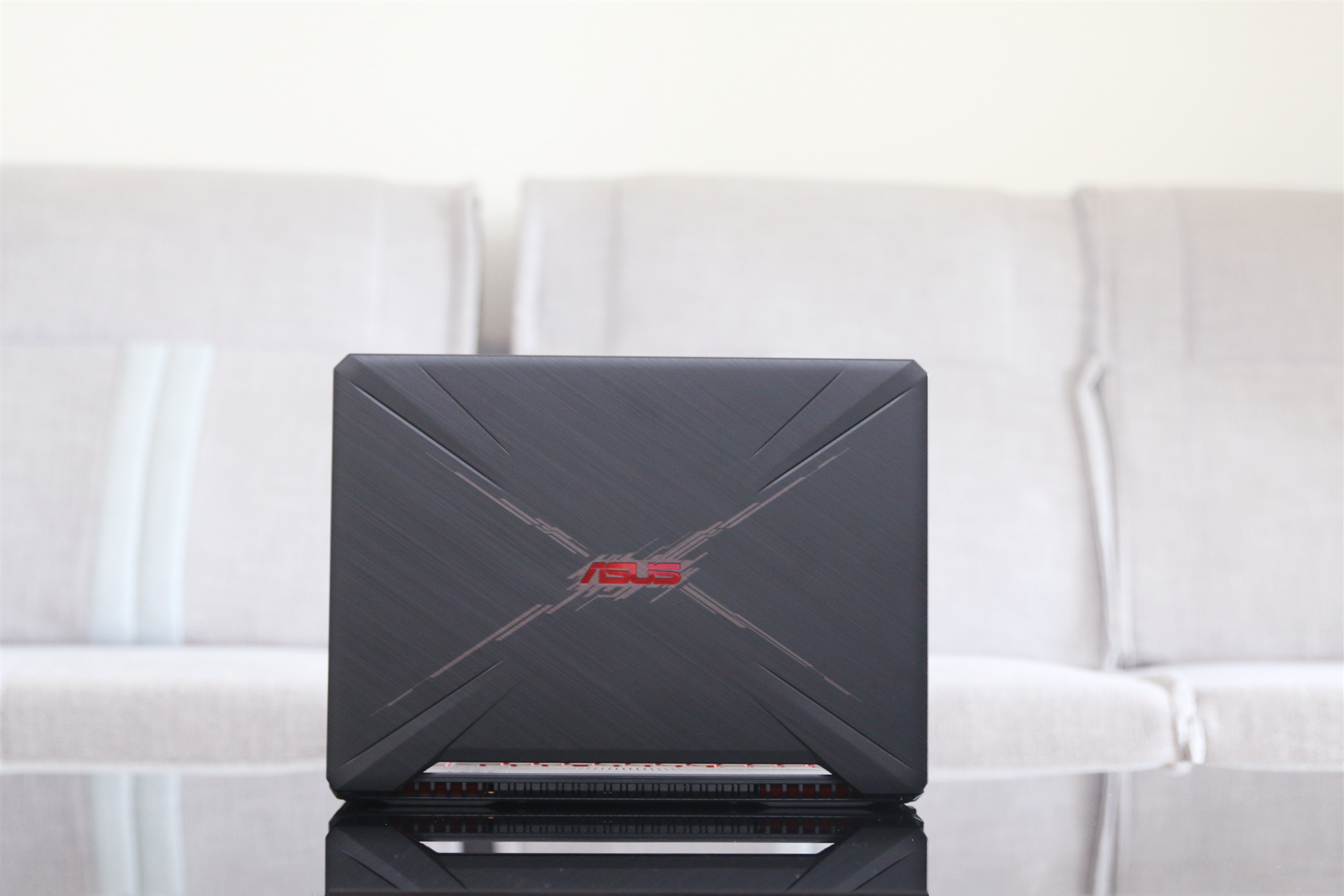 华硕飞行堡垒6评测,玩游戏要游戏本还是台式电脑