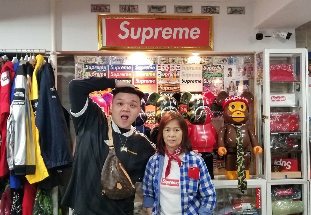 中国大妈靠卖大金链子在纽约称霸