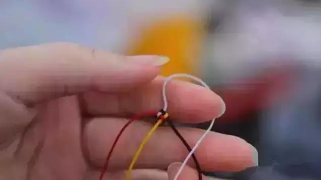 文玩手串串珠怎么打结,文玩手串水晶弹力绳子打结方法